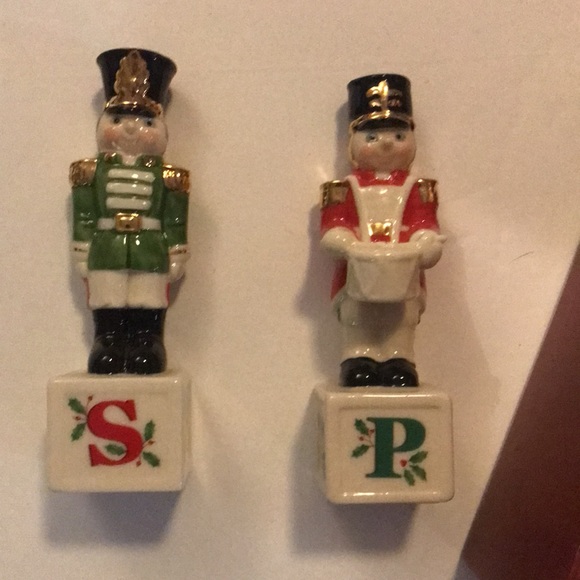 Lenox Salt and Pepper Shaker - toy soldiers - Picture 2 of 13